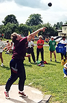 Naised kuulit&otilde;ukeringis